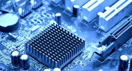 半導體短缺下的汽車產業困局 全球巨頭被迫限產與技術破局之路